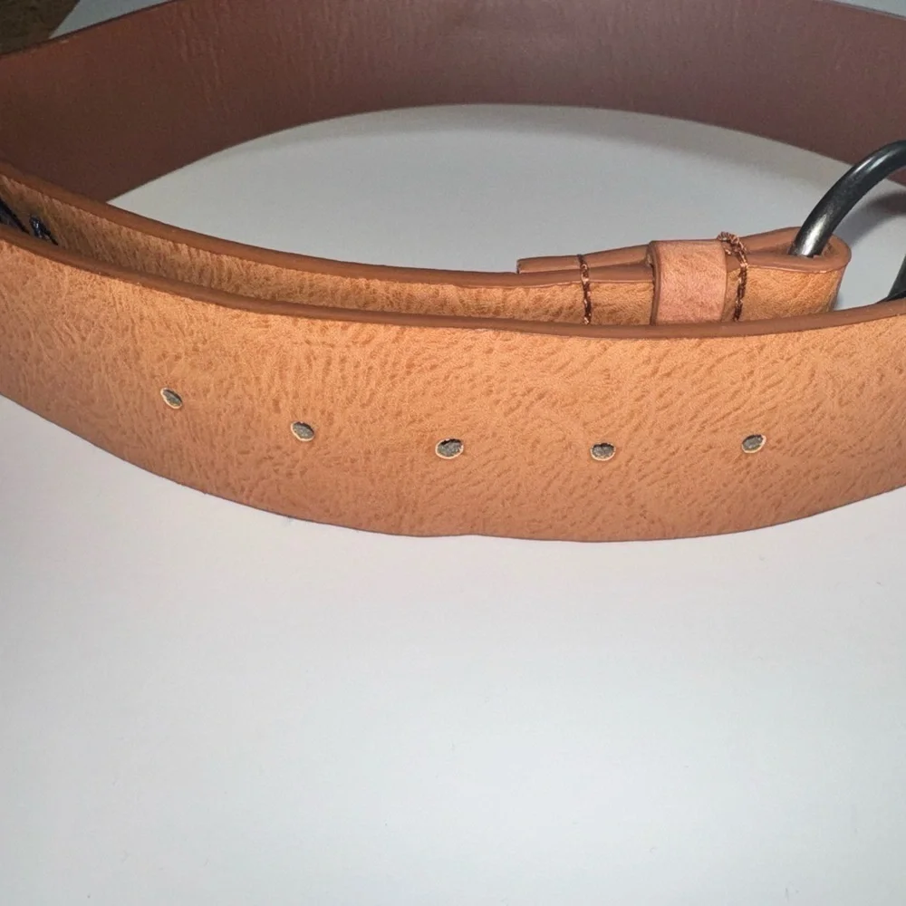 🌷 Red, White and Blue Paisley Embroidered Belt - Size 9